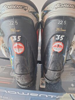 detské lyžiarky a prilba - 4