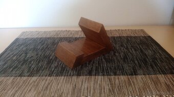 Drevený stojan na mobil - 4