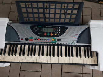 Klavír Yamaha PSR-240 - 4