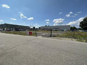 Prenájom spevnenej plochy 1800 m² s výborným napojením na ob - 4
