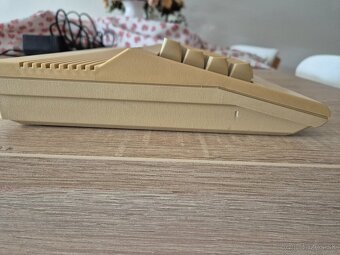 Commodore C64C + Moderný zdroj - 4
