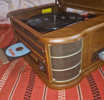 Gramofón s Rádiom - 4