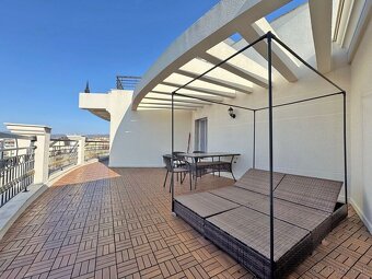 Panoramatický apartmán s jednou spálňou a veľkou terasou v e - 4