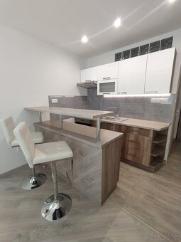 1-izbový zrekonštruovaný, plne zariadený byt s balkónom - 4