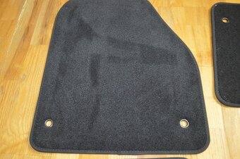 predam original koberceky na LR Discovery - 4