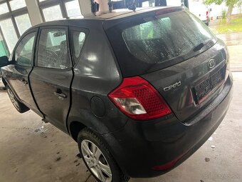 Rozpredám na diely Kia Ceed I benzín diesel automat manuál - 4