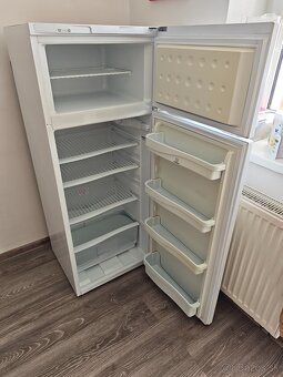 Chladnička Indesit DF02 - 4