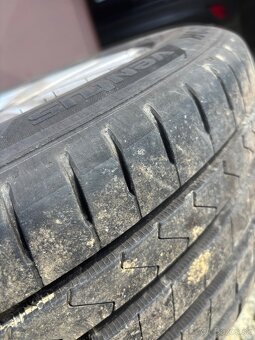 Predám 4 kusy letných pneumatík na na ALU diskoch FORD focus - 4