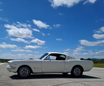 Ford Mustang Fastback - 4