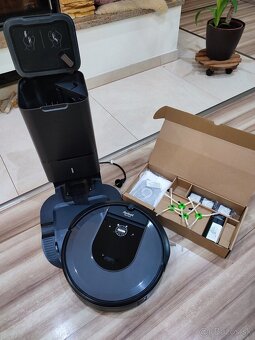 iRobot Roomba i7+ s dokovacou stanicou Clean Base - 4