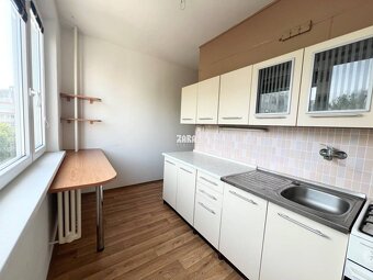 Nám. Kozmonautov- 2 izbový byt, 51 m2, čiastočná rek. KÚPOU - 4