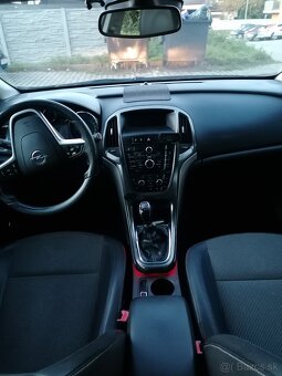 Opel astra sport tourer - 4