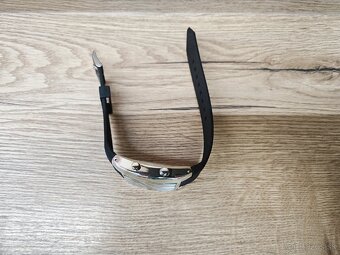 Nove LED hodinky s budíkmi v tvare tachometra - 4