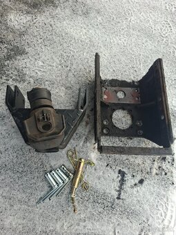 PREDAM TIAHLO+KONZOLA,TRETI BOD TRAKTOR ZETOR - 4