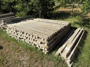 Predám betónové stĺpiky - 600 ks - 4