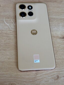 Predám Motorola Edge 50 NEO 8GB Rám 256GB Gold Minimálne - 4