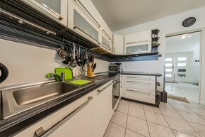 Rodinný dom s veľkým pozemkom v obci Malé Dvorníky - 4