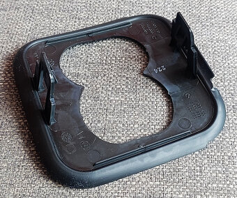 kryt zásuvky nabíjania na BMW - 4