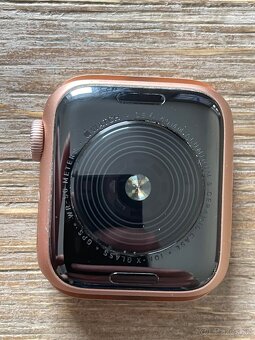 Apple Watch SE 1. generácie 40mm Gold - 4