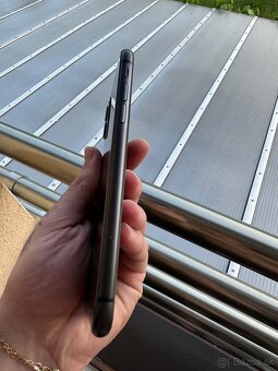 Predám Apple iPhone 11 64gb Čierny - 4