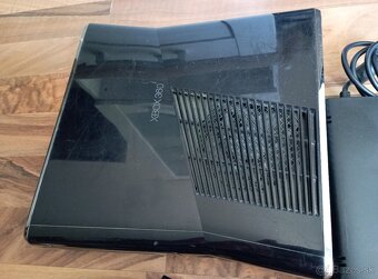 XBOX 360 SLIM + napájací zdroj (bez HDD a bez ovládača) - 4