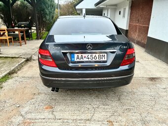 Mercedes-Benz - 4