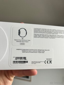Apple watch SE (1. generácia) 44 mm - 4