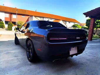 Dodge Challenger 5.7 HEMI V8 - 4
