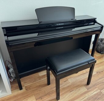 Yamaha CLP 725 - 4