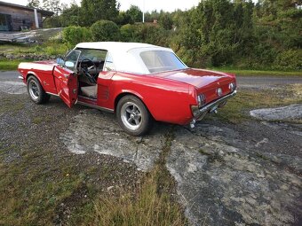 Ford Mustang Cabriolet z roku 1966 - 4