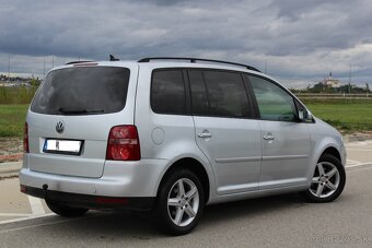 Volkswagen Touran 2.0 TDI DSG - 4