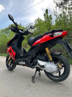 aprilia sr 50 - 4