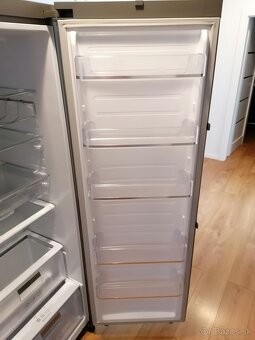 monoklimatická chladnička SAMSUNG RR35H6165SS/EO - 4