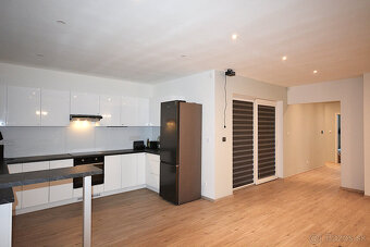 Moderný 4-izbový bungalov na prenájom – novostavba v tichej  - 4