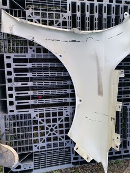 Predny lavy blatnik Skoda rapid lift - 4