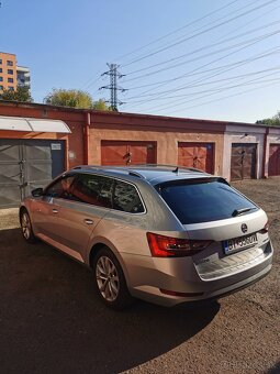 Predám Škodu Superb combi 2.0 TDI Style - 4
