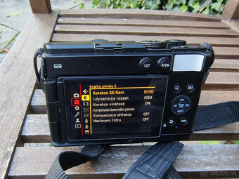 Predám Panasonic Lumix S9 a objektív 18-40 - 4