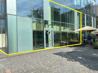 Prenájom prízemného obchodného priestoru 185 m² na prémiovej - 4