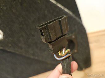 Subwoofer 2x2ohm 250W + ozvučnica Golf 5 - 4