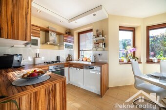 Predaj zariadeného rodinného domu s veľkým pozemkom v obci S - 4