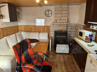 Murovaná záhradná chatka s výhľadom na Kráľovu hoľu – DUBINA - 4