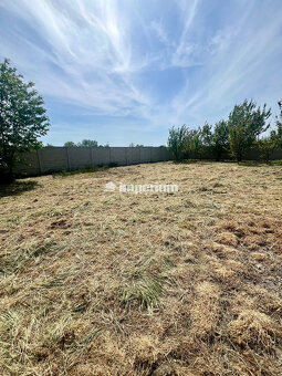 Pekný slnečný stavebný pozemok 750m2 na predaj - Gabčíkovo. - 4