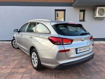 Hyundai i30 Combi 1.5 DPI 80kw r. 2022 - 4