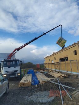 Auto s hydraulickou rukou - 4