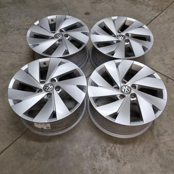 Hliníkové Volkswagen disky 5x112 R17 7,5J ET51 - 4