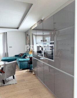 U NÁS  LUXUSNÝ ( 100 m2 ) 2i BYT, VÝHĽAD NA BRAT.HRAD, Pa - 4