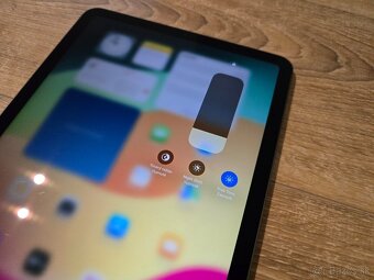 Apple iPad Air 4 64GB Cellular - 4