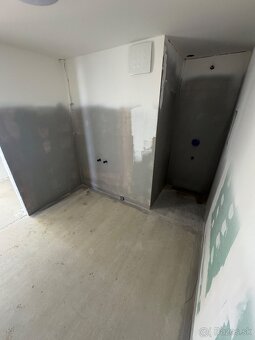 Ponúkam na predaj nový, moderný 3 Izbový byt s 2 balkónmi - 4
