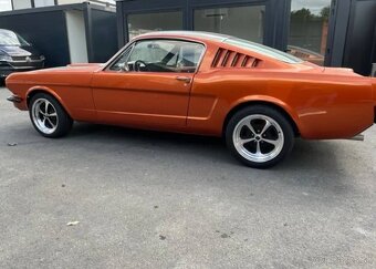 Ford Mustang Fastback z roku 1966 - 4