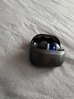 Bezdrôtové slúchadlá JBL Tune Beam 2 – čierne - 4